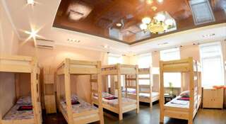Гостиница Хостел Вау Владимир Спальное место на двухъярусной кровати в 16-местном общем номере для мужчин-2